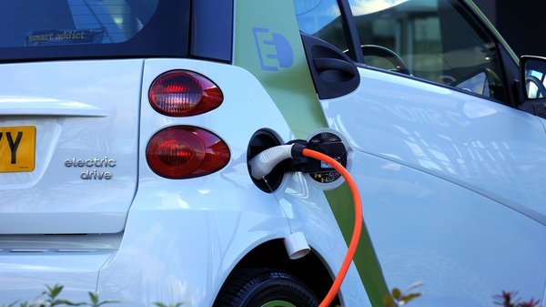 Comment bien choisir sa voiture électrique pour société ?